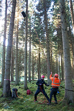 Loudspeaker rigging for Hrafn (Pic: Alan Connolly) Hrafn